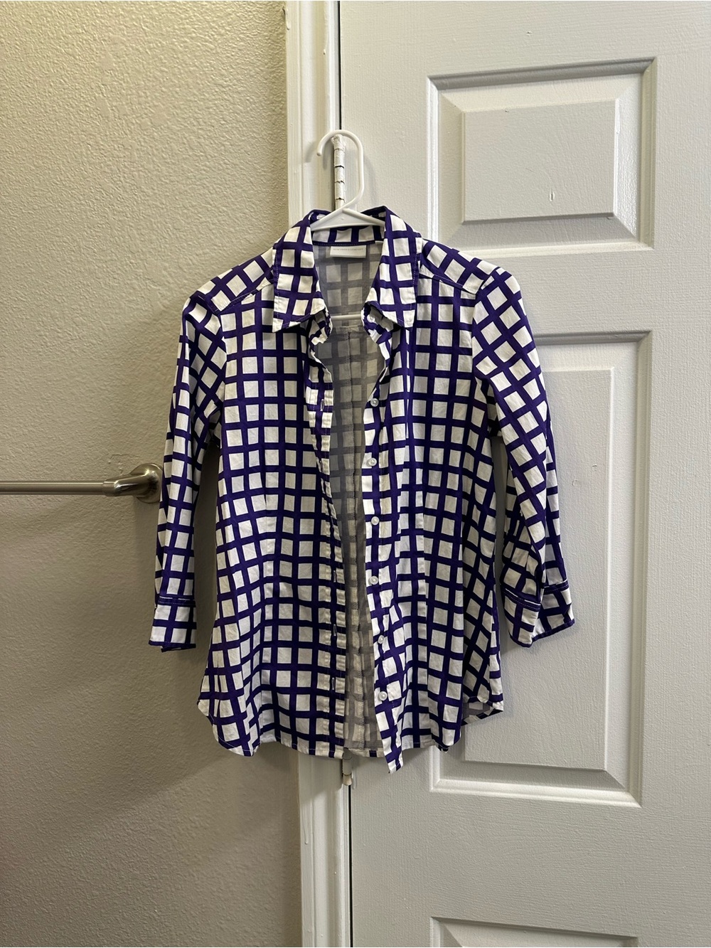 New York& CompanyWhite and Purple Windowpane Button-Up Shirt. Size M